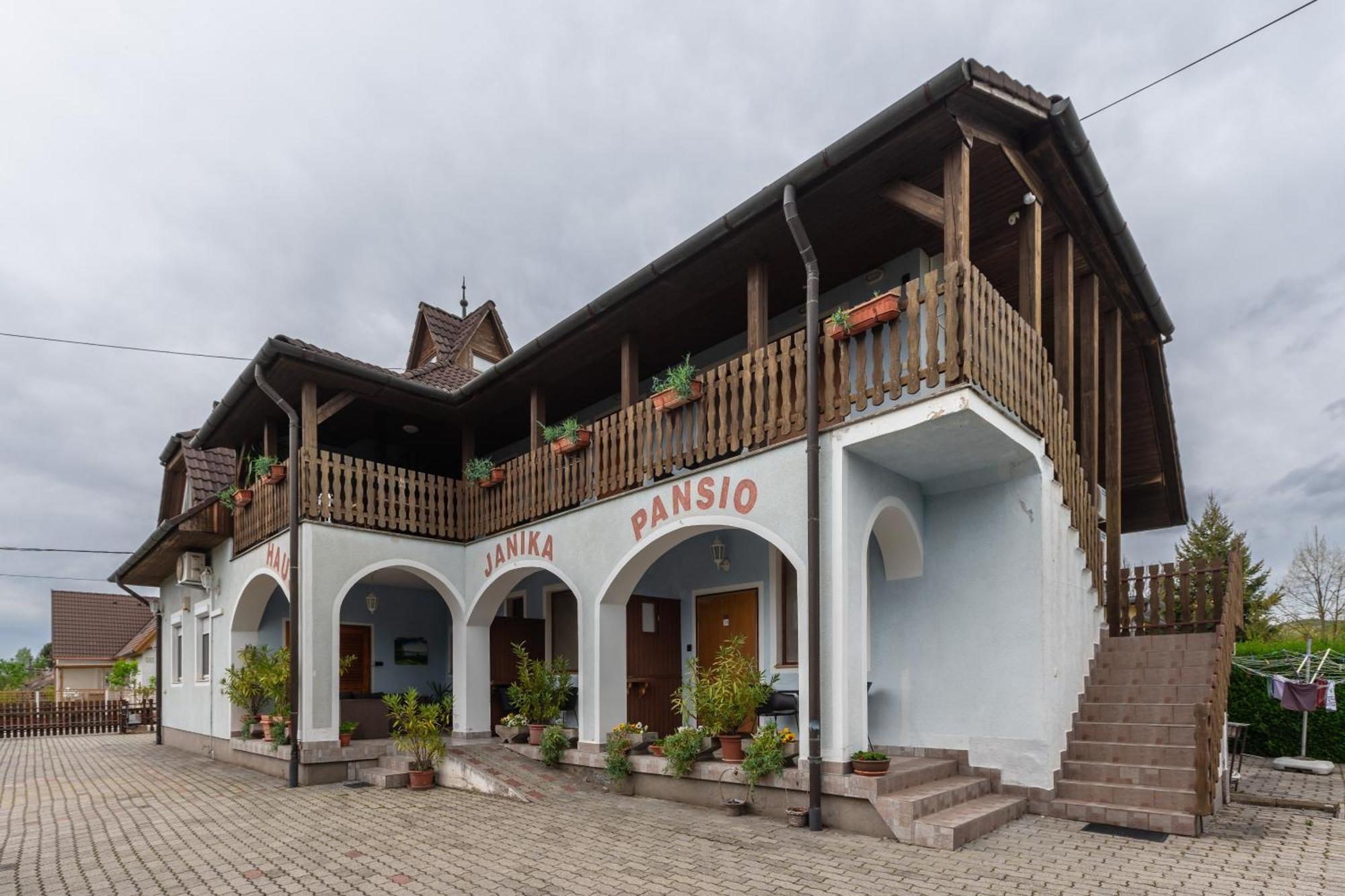 Janika Pension วอนยาร์ควาเชกี ภายนอก รูปภาพ